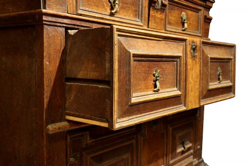 GOOD CHARLES II OAK CHEST OF DRAWERS MOULDED FRONT CIRCA 1680 - ADDITIONAL PHOTO 4