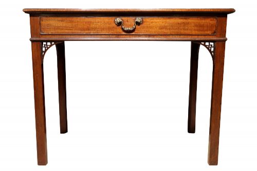 GEORGIAN MAHOGANY SIDE TABLE WITH GOTHIC PIERCED BRACKETS C1800 - ADDITIONAL PHOTO 3