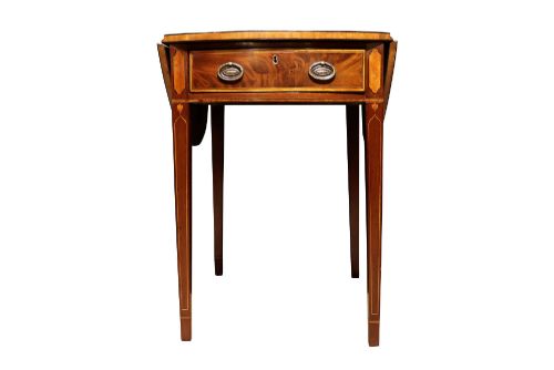 A Fine William IV Mahogany Oval Pembroke Table with Satinwood Crossbanding, Circa 1830