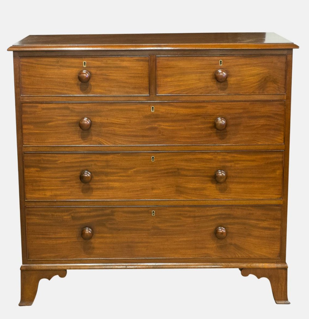 Mahogany Chest of Drawers on Splay Feet