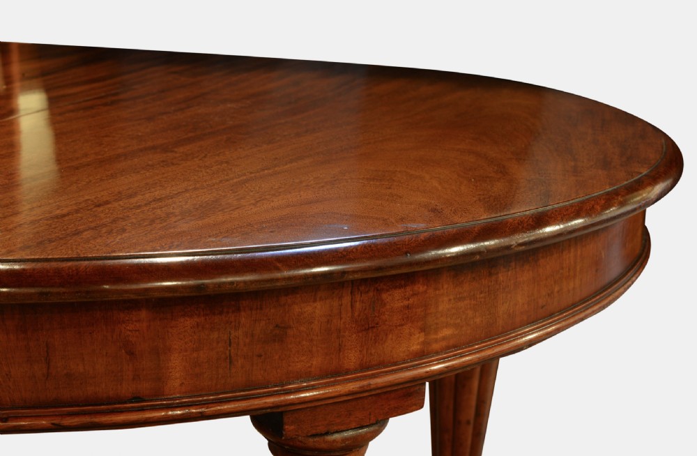 Early Victorian Mahogany Extending Dining Table View III
