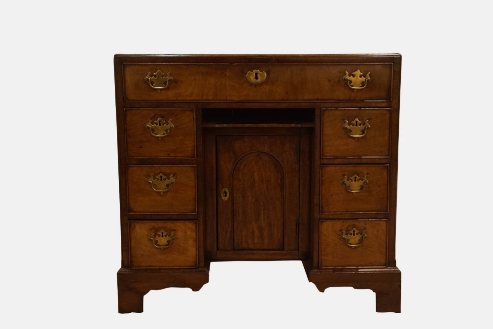 Georgian Cross Banded Mahogany Kneehole Desk