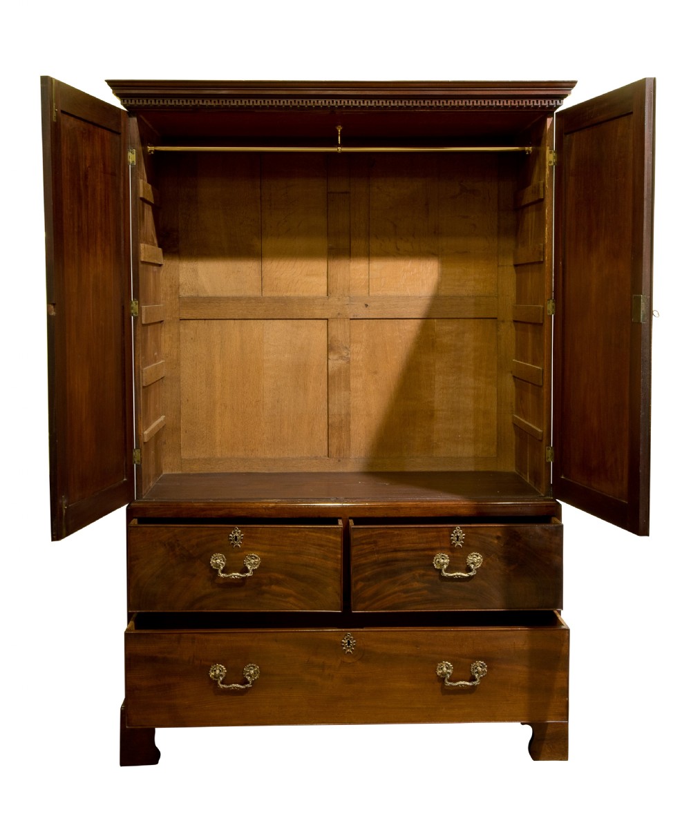 Geo III Linen Press View II