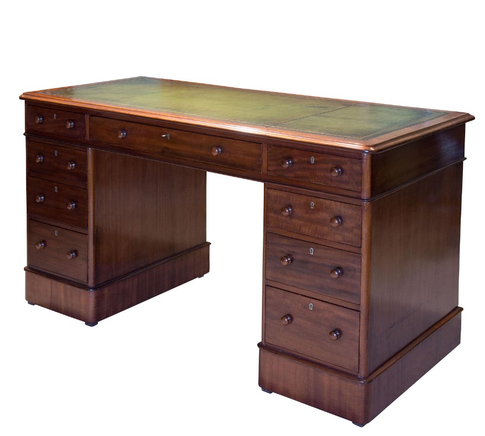 Victorian mahogany pedestal desk of drawers