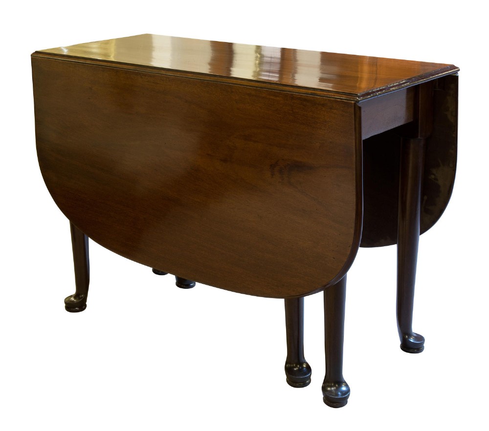Mahogany pad foot drop leaf table c1820