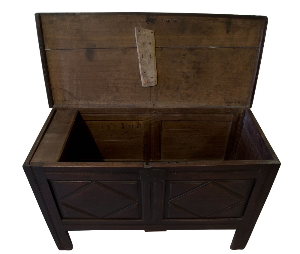 17thc oak coffer View III