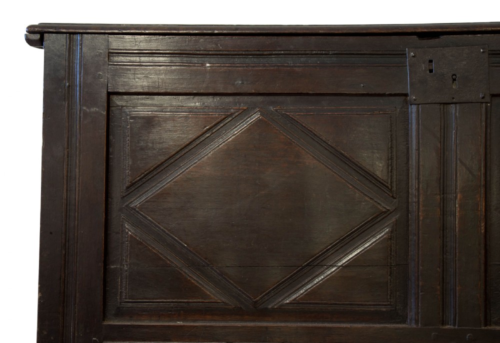 17thc oak coffer View V