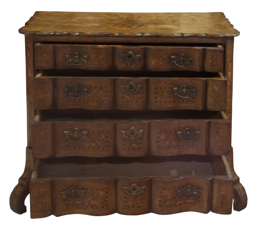 Dutch bombe chest of drawers 18thc View IV