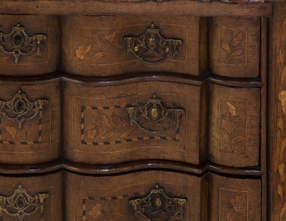 Dutch bombe chest of drawers 18thc View IX