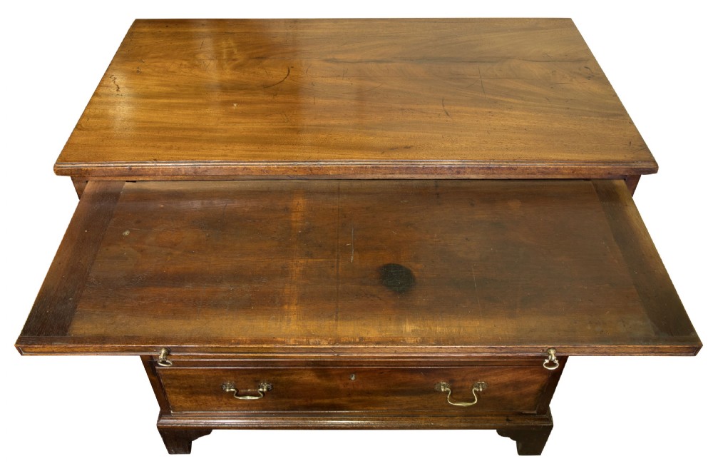 Georgian mahogany bachelors' chest with brushing slide over drawers View IV