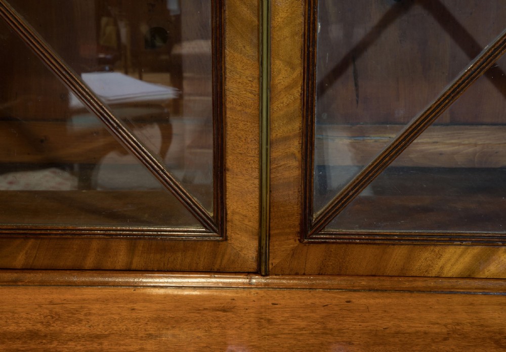Good regency secretaire-bookcase with astragal glazed top c1820 View VII