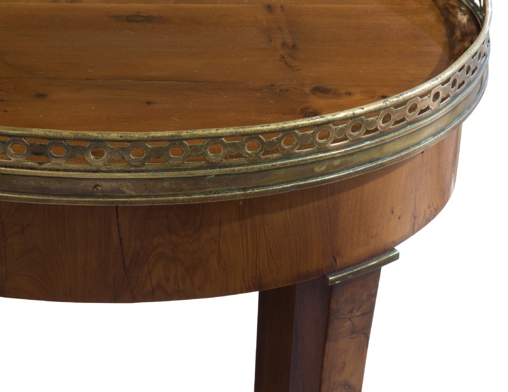 Pair of 19thc Yew Wood Oval Tables View IV
