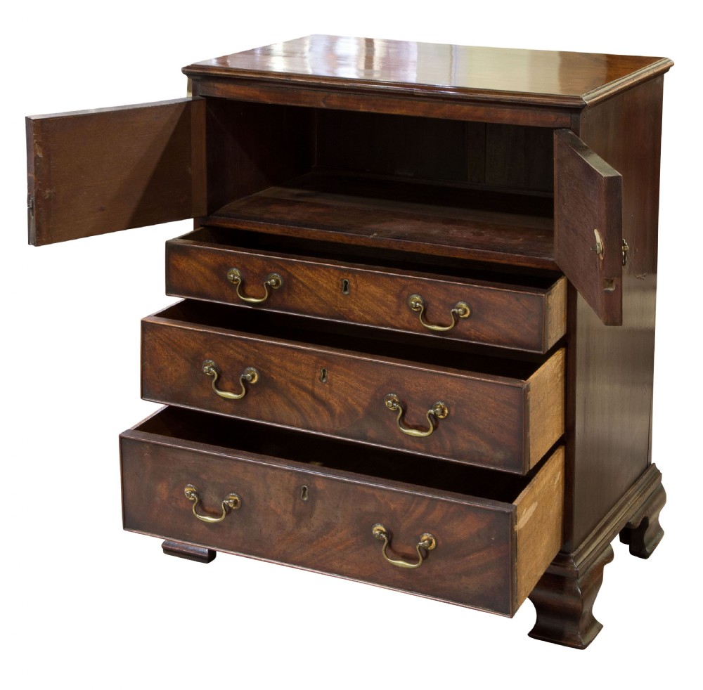 Geo III mahogany bedside table c1780 View II