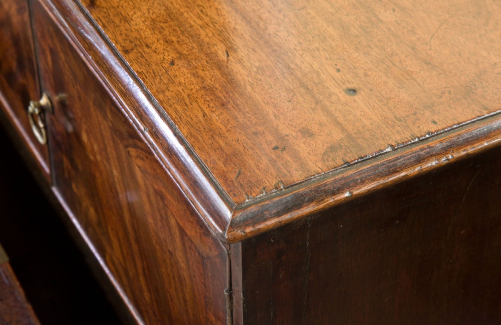 Geo III mahogany bedside table c1780 View VII