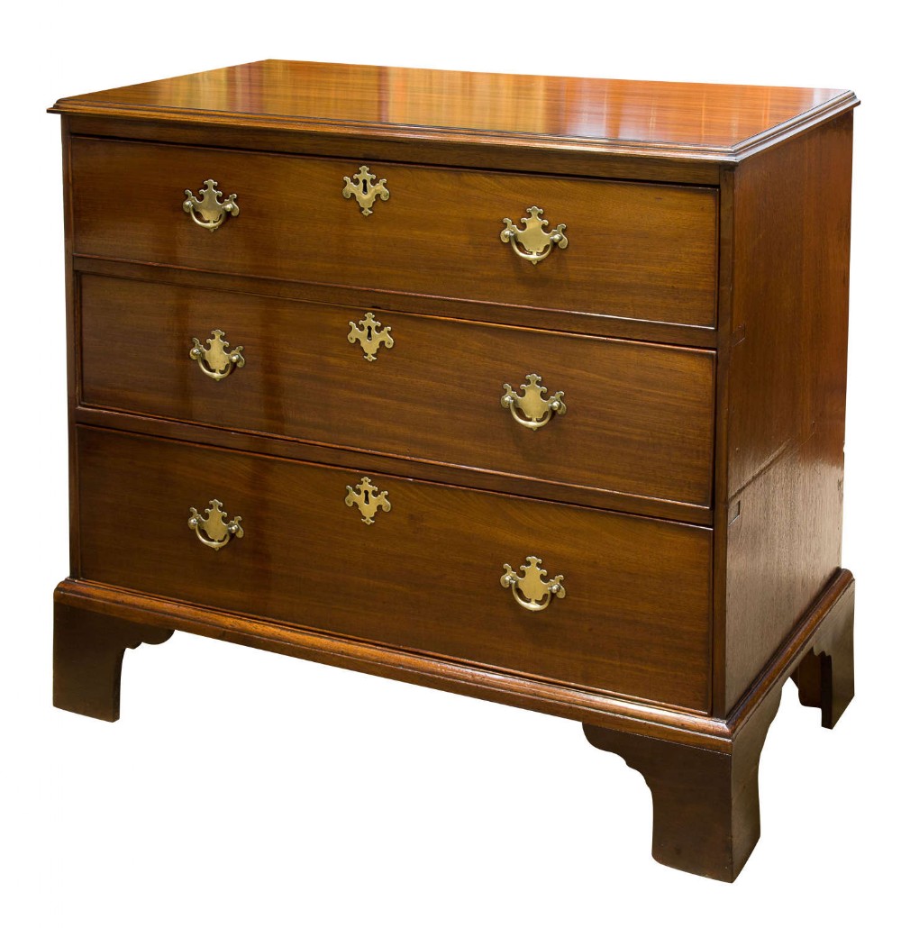 George III mahogany chest of drawers circa 1790