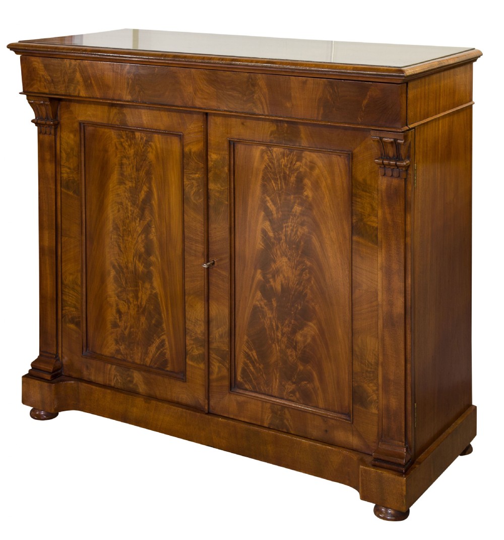 Flame mahogany chiffonier
