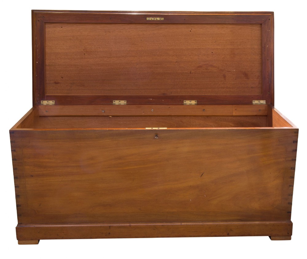 Late 19thCentury mahogany trunk View III