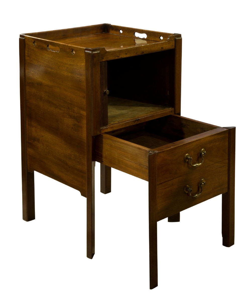 Georgian mahogany commode with a drawer View III