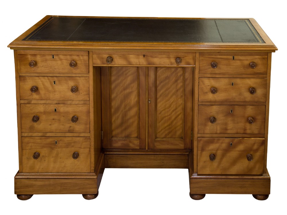 Quilted birch kneehole desk View III