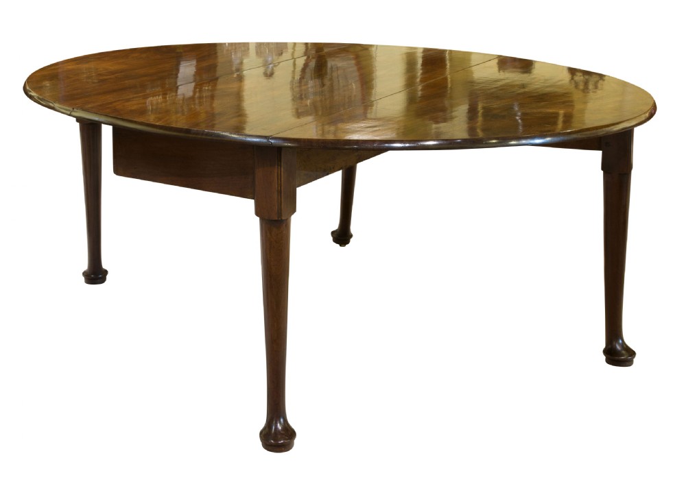 A very Fine Early Georgian Cuban Mahogany dropleaf dining table