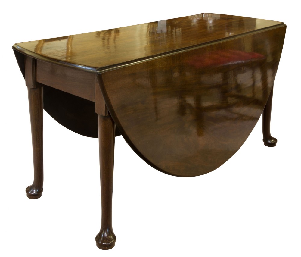 A very Fine Early Georgian Cuban Mahogany dropleaf dining table View II