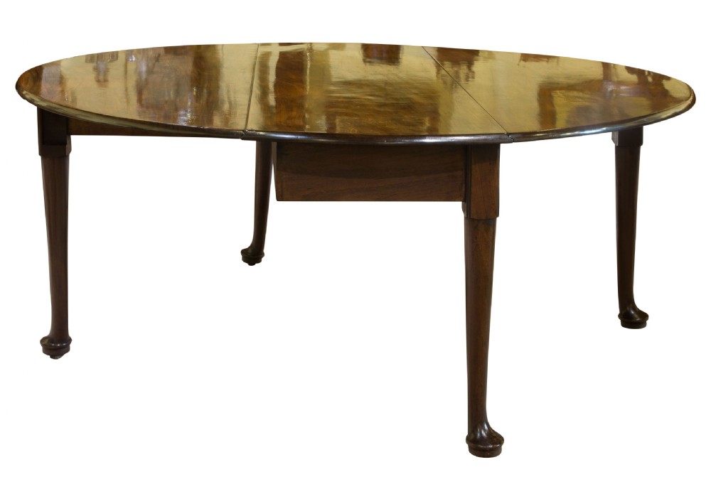 A very Fine Early Georgian Cuban Mahogany dropleaf dining table View III