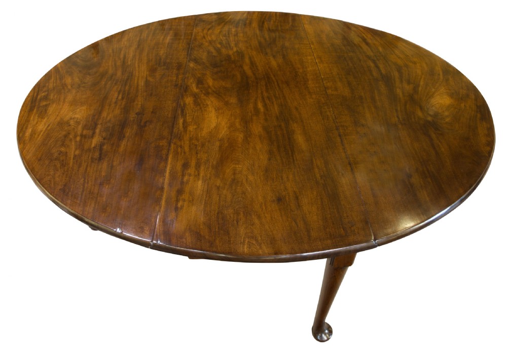 A very Fine Early Georgian Cuban Mahogany dropleaf dining table View V