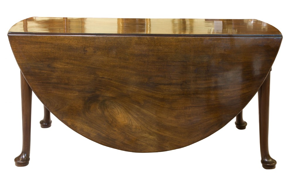 A very Fine Early Georgian Cuban Mahogany dropleaf dining table View VI