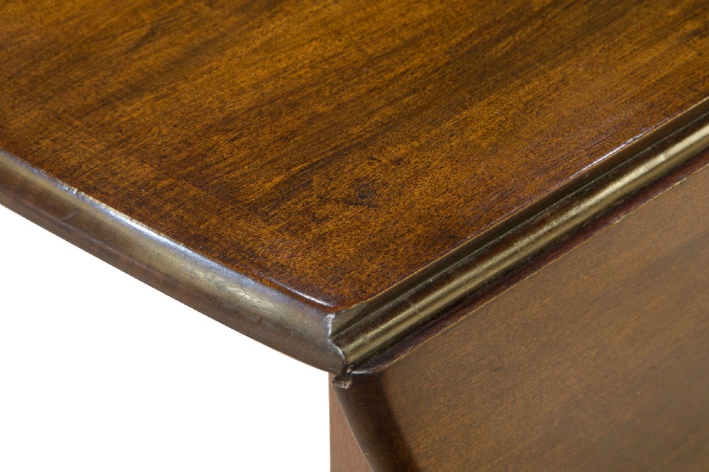 A very Fine Early Georgian Cuban Mahogany dropleaf dining table View VIII