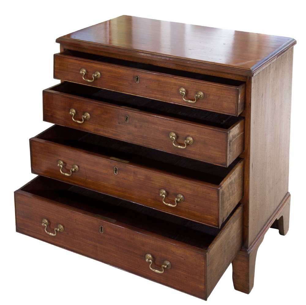 George III small mahogany chest of drawers View II