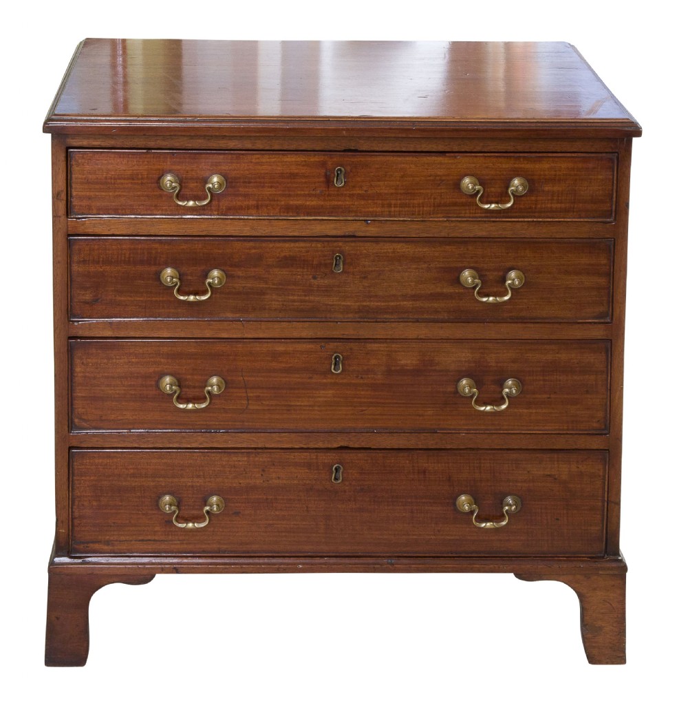 George III small mahogany chest of drawers View III