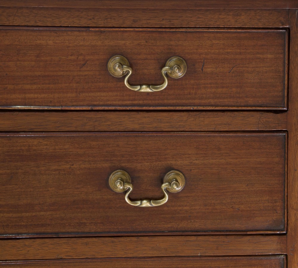 George III small mahogany chest of drawers View V