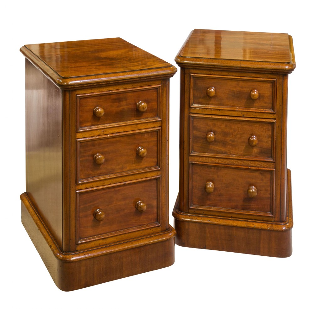 Pair of mahogany bedside chest of drawers