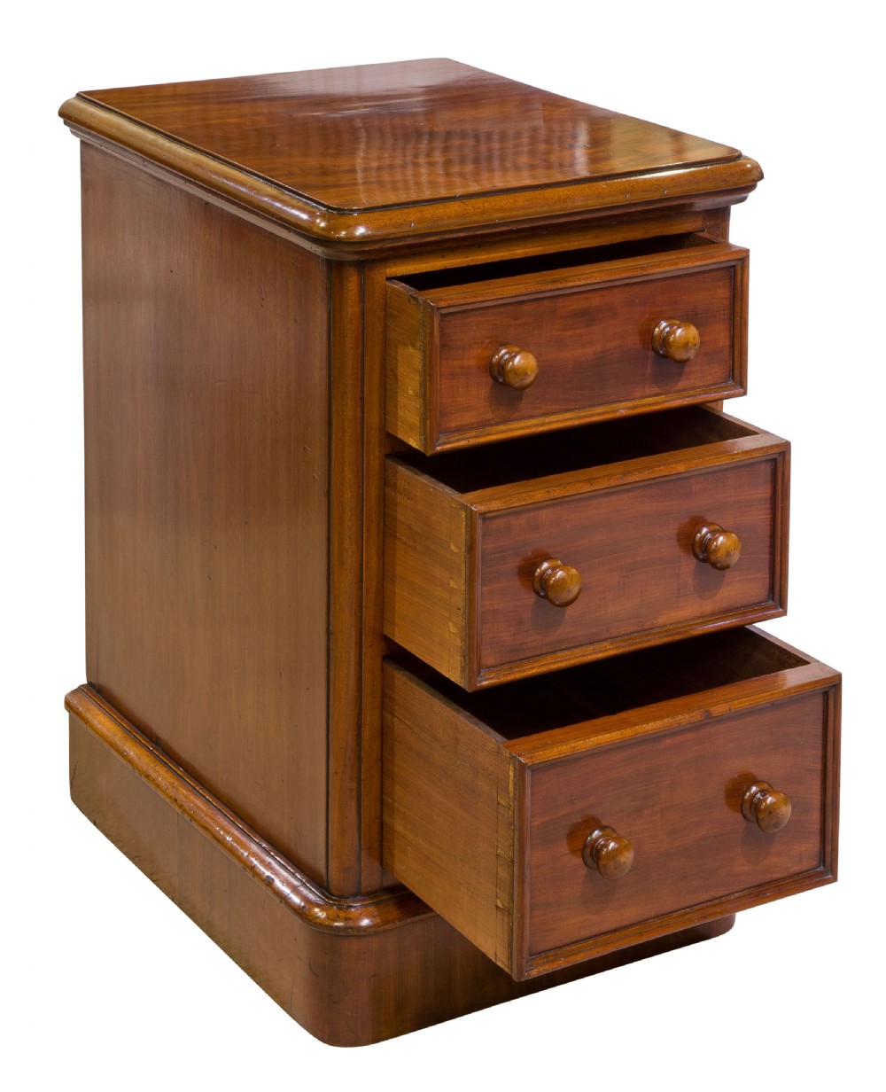 Pair of mahogany bedside chest of drawers View III