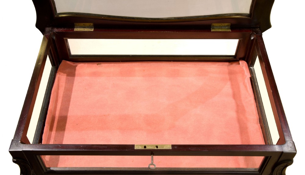 Mahogany bijouterie table View IV