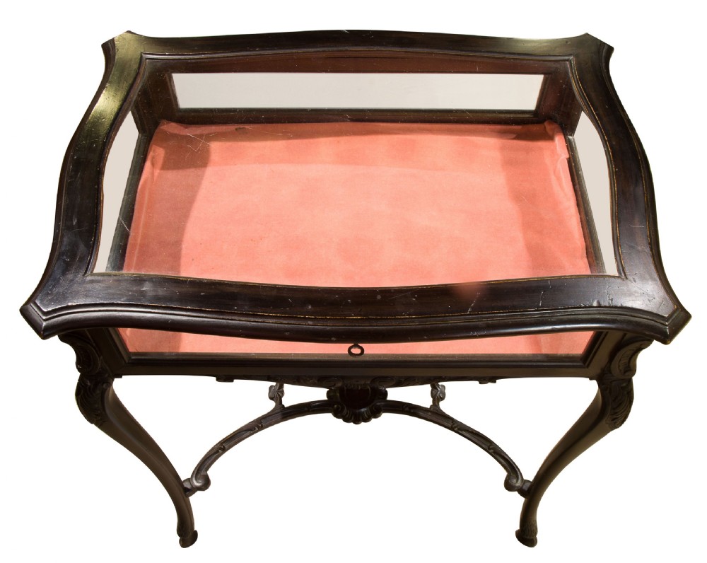 Mahogany bijouterie table View V
