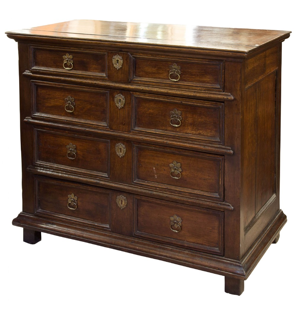 Oak chest of drawers circa 1700