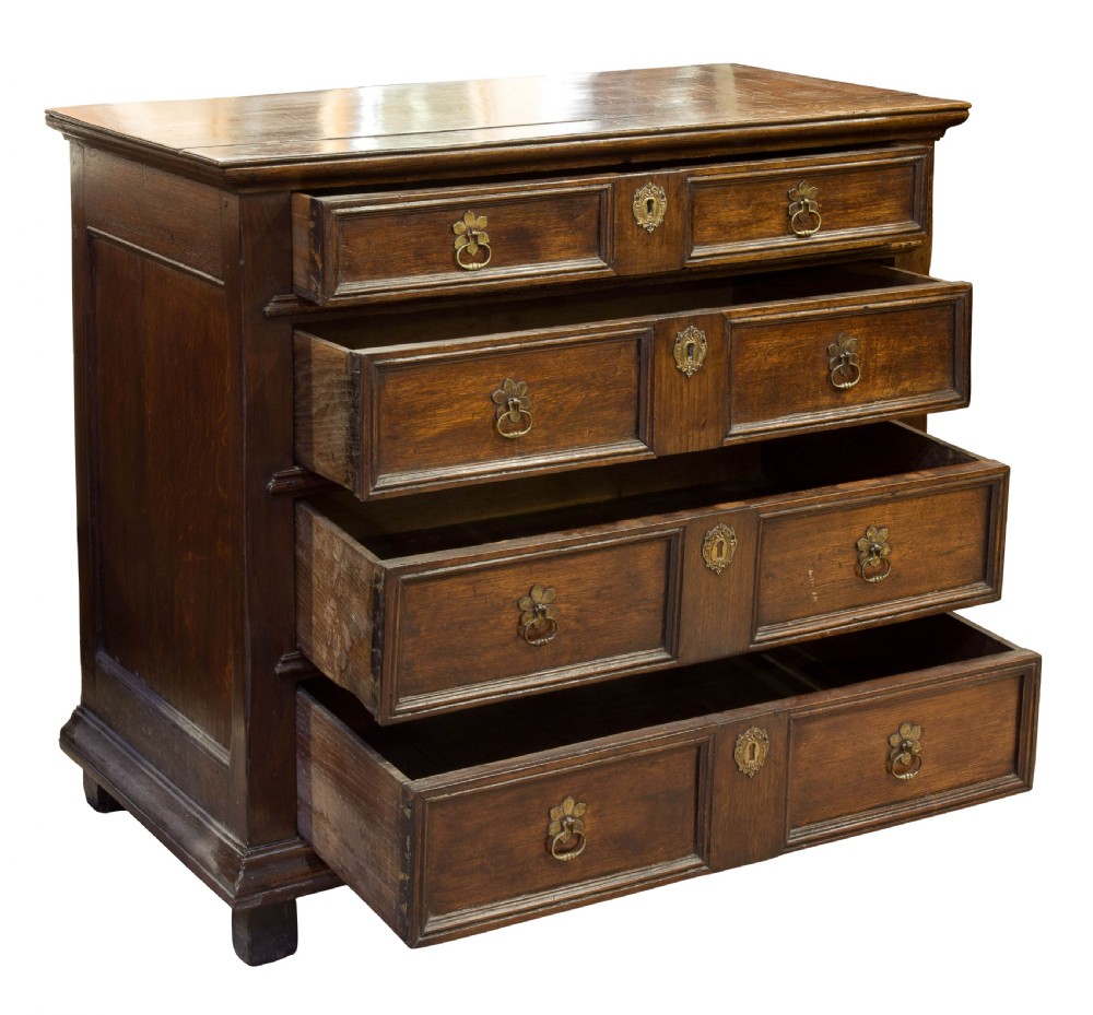 Oak chest of drawers circa 1700 View II