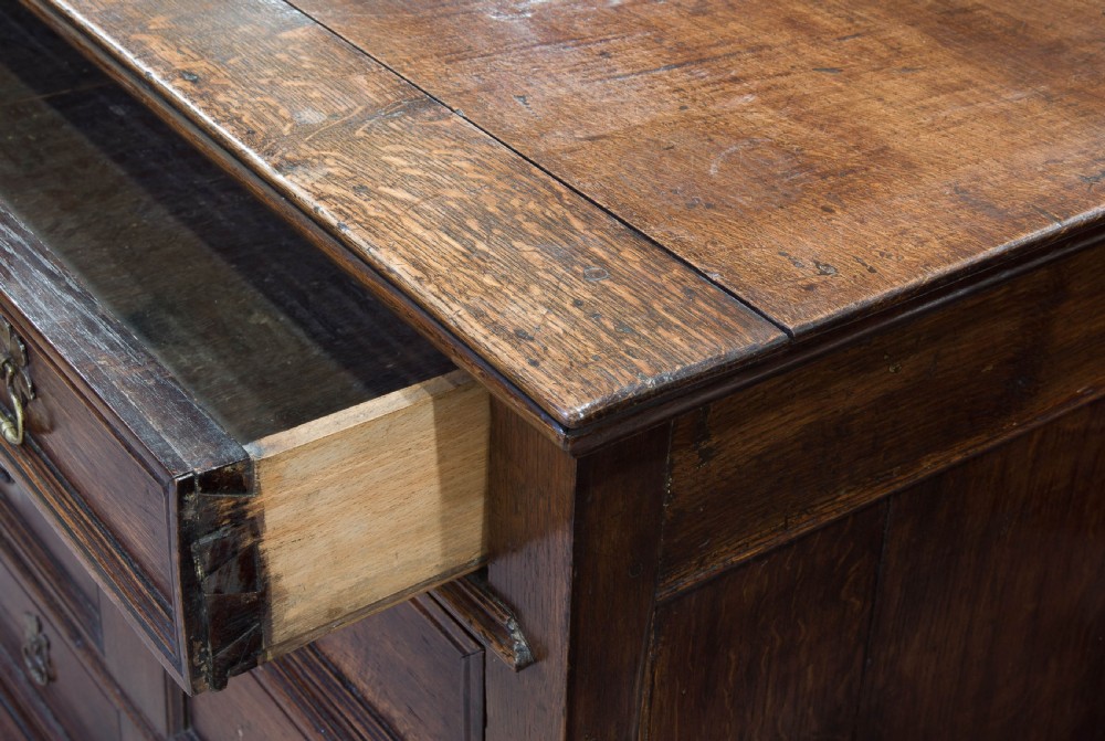 Oak chest of drawers circa 1700 View VI