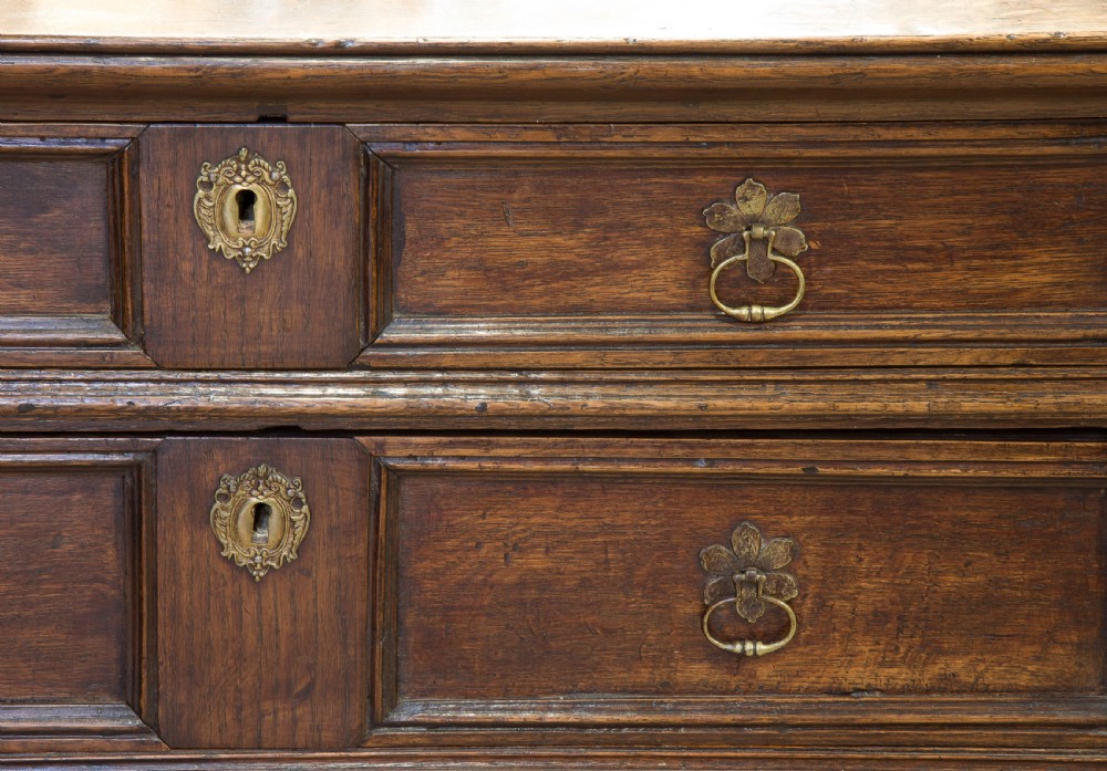 Oak chest of drawers circa 1700 View VII