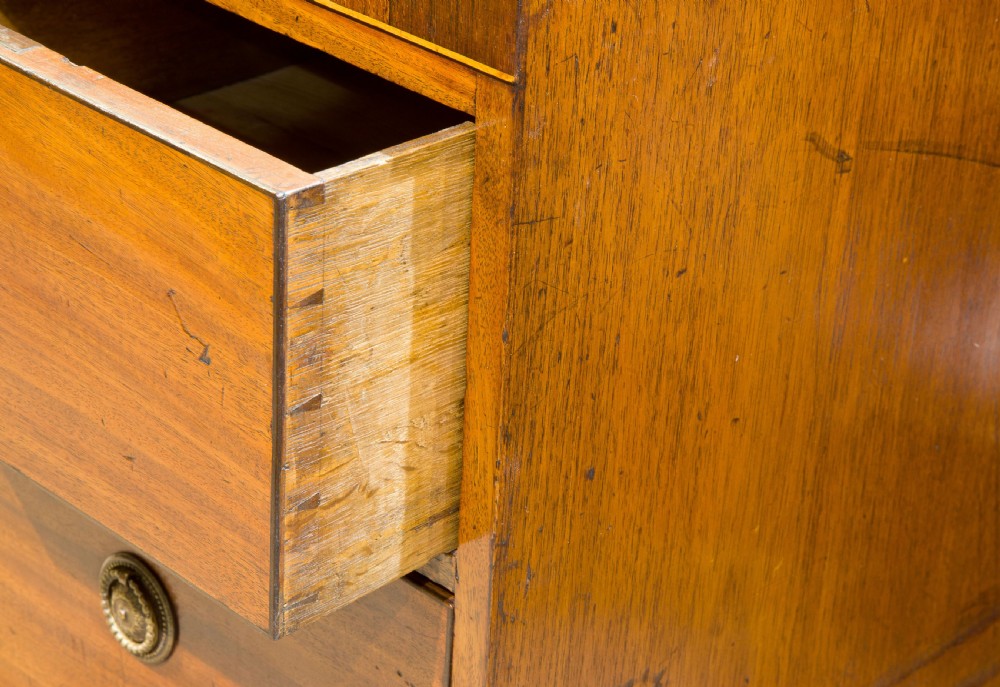 Regency mahogany & rosewood crossbanded chest of drawers View VII