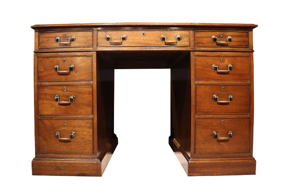An Edwardian mahogany pedestal desk featuring nine drawers with brass drop handles and a central kneehole opening.