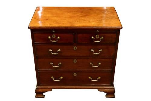 A George III mahogany chest of drawers featuring brass swan-neck handles, an upper brushing slide, and bracket feet. View IV