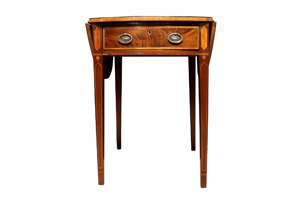 A Fine William IV Mahogany Oval Pembroke Table with Satinwood Crossbanding, Circa 1830