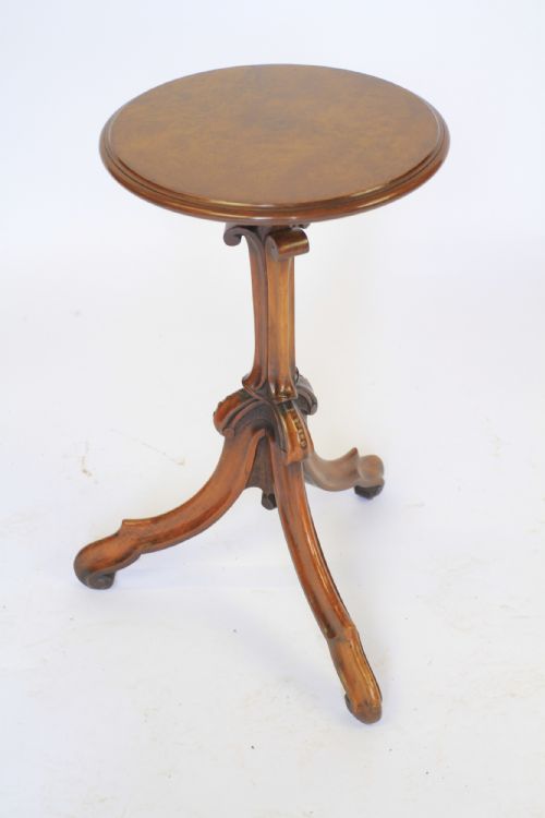Fine Victorian Burr Walnut Lamp table