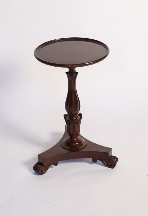 W1V PERIOD MAHOGANY CARVED LAMP TABLE