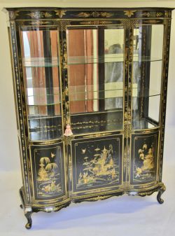 FINE EDWARDIAN CHINOISERIE DECORATED DISPLAY CABINET