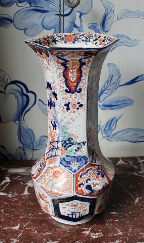 19TH CENTURY IMARI TRUMPET VASE - ADDITIONAL PHOTO 1