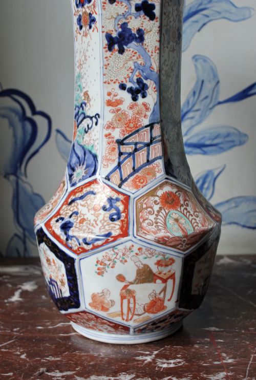 19TH CENTURY IMARI TRUMPET VASE - ADDITIONAL PHOTO 2