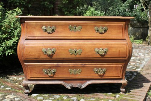 18TH CENTURY FRENCH CHERRYWOOD COMMODE - ADDITIONAL PHOTO 1